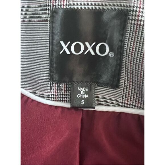XOXO 2 piece pinstriped blazer and pants size small - Picture 10 of 11